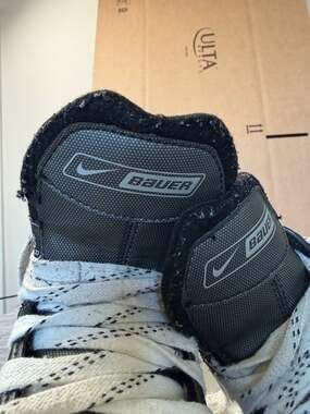 Nike Bauer Supreme Y10 Kids Junior Ice Hockey Skates Size Y10.5